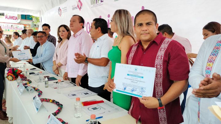 Recibe Jacko Badillo reconocimiento a nombre de Morena del ITAIGro