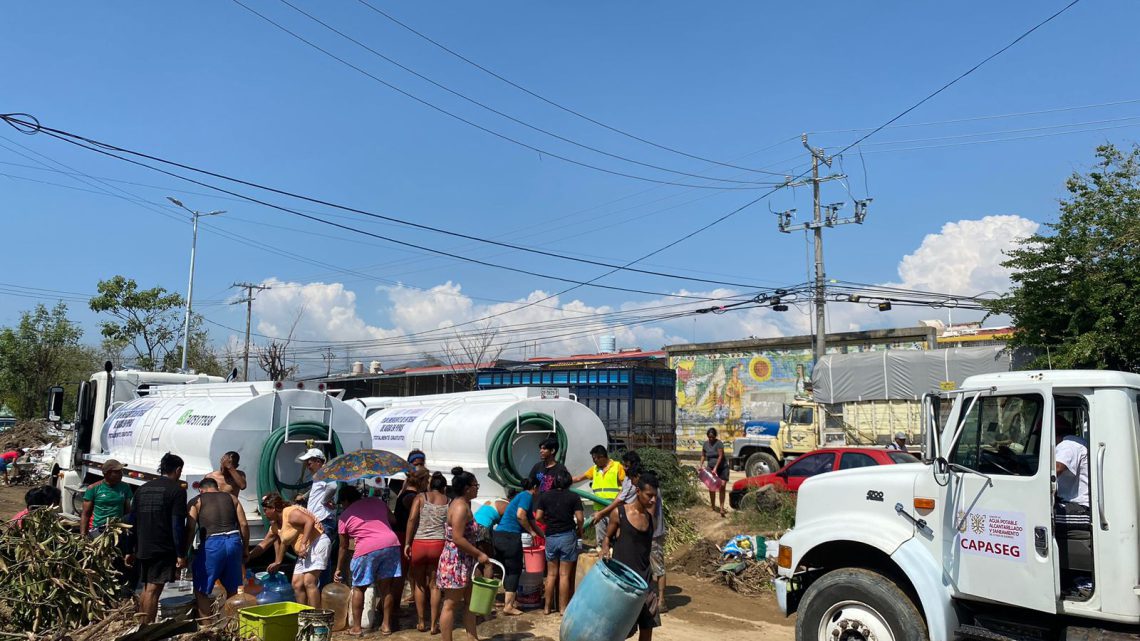 Gobierno de Guerrero reparte más de 30 millones de litros de agua en Acapulco