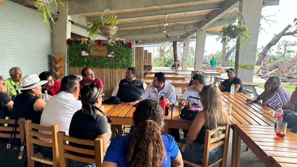 Acuerda Ludwig Reynoso con locatarios del Parque Papagayo la realización de la Villa Navideña Acuerda Ludwig Reynoso con locatarios del Parque Papagayo la realización de la Villa Navideña