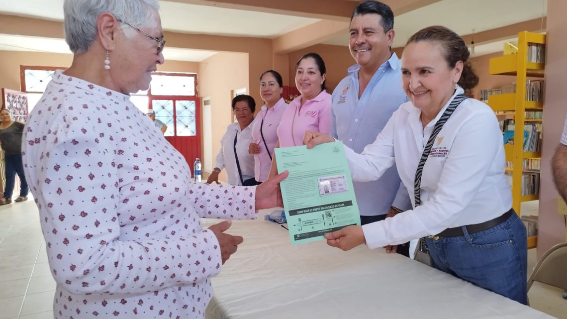 Entrega la SEMAI 25 nuevas visas para adultos mayores por parte del programa “Lazos Migrantes”