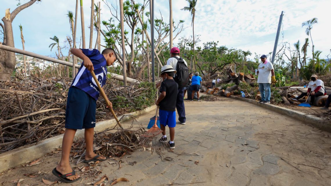Se unen acapulqueños a la limpieza del Parque Papagayo