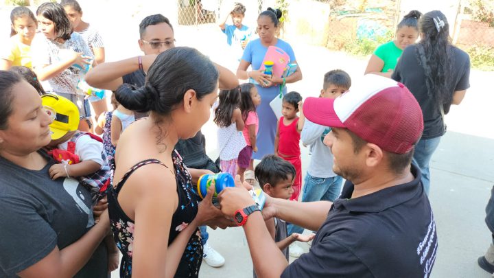 Cosecha Jacko Badillo en Acapulco sonrisas infantiles y el afecto de los mayores