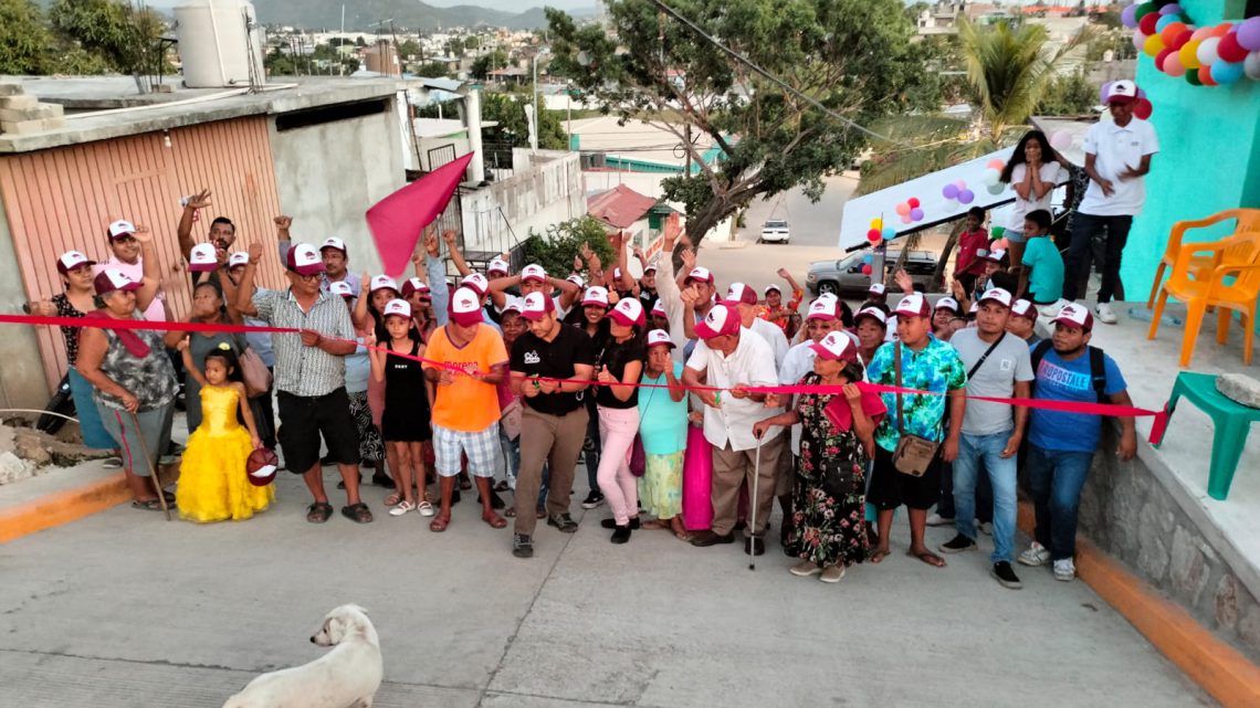 Más de 50 años esperaron para ver pavimentada su calle; Jacko Badillo se los cumplió