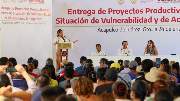 Entrega Evelyn Salgado apoyos de los programas Proyectos Productivos a Mujeres en Situación de Vulnerabilidad y de Acciones Emergentes
