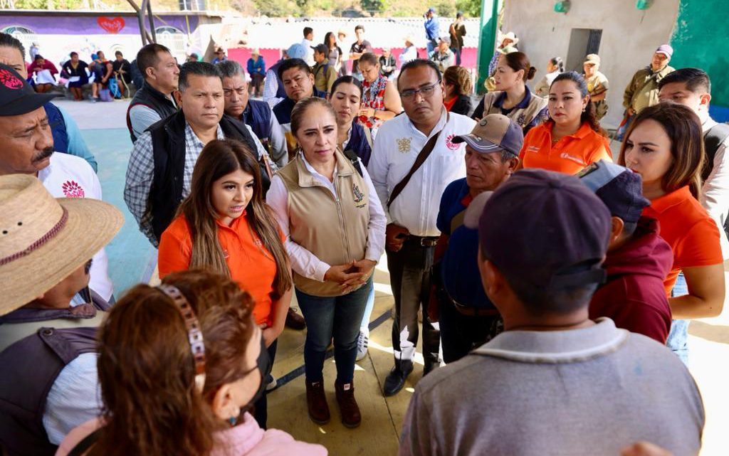 Lleva gobierno ayuda a Ayahualtempa para atender a la niñez de esta zona indígena de Guerrero