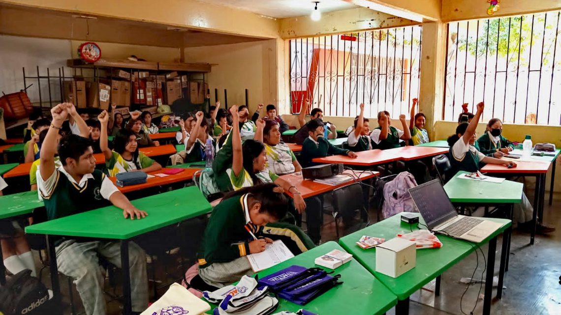 La SEMUJER realizó talleres para los jóvenes sobre prevención de la violencia, en Tlapa