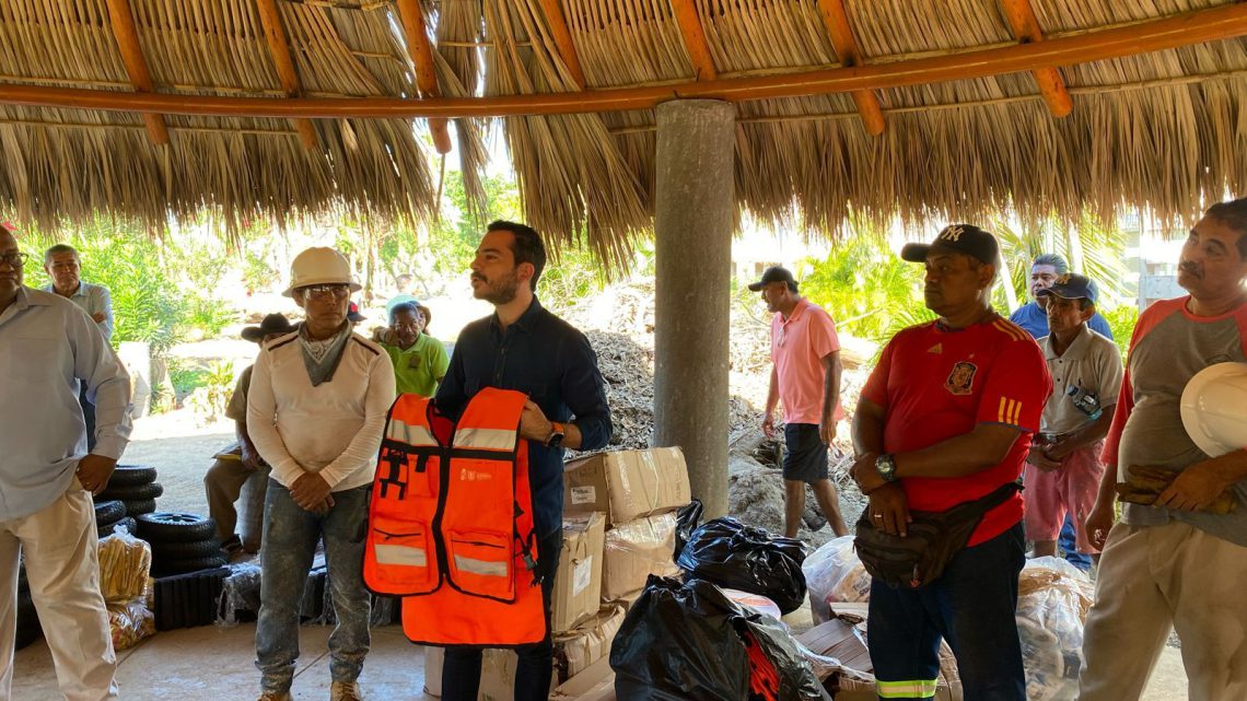 Dotan de equipo de trabajo al personal del Parque Papagayo de Acapulco Dotan de equipo de trabajo al personal del Parque Papagayo de Acapulco