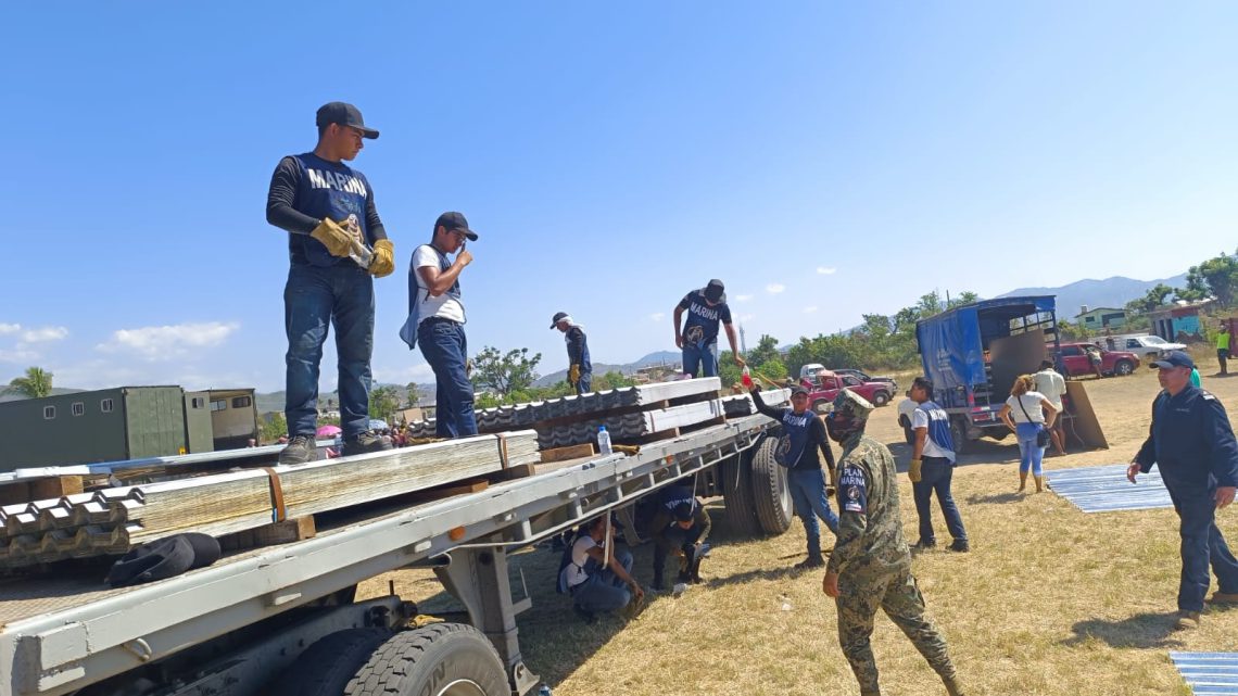 Gobierno federal y estatal continúan llevando apoyos a familias afectadas por Otis