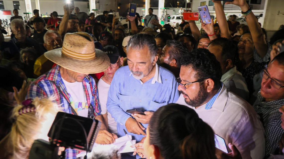 Logran Gobierno Estatal y Federal acuerdo con manifestantes para liberar la Costera Miguel Alemán en Acapulco Logran Gobierno Estatal y Federal acuerdo con manifestantes para liberar la Costera Miguel Alemán en Acapulco