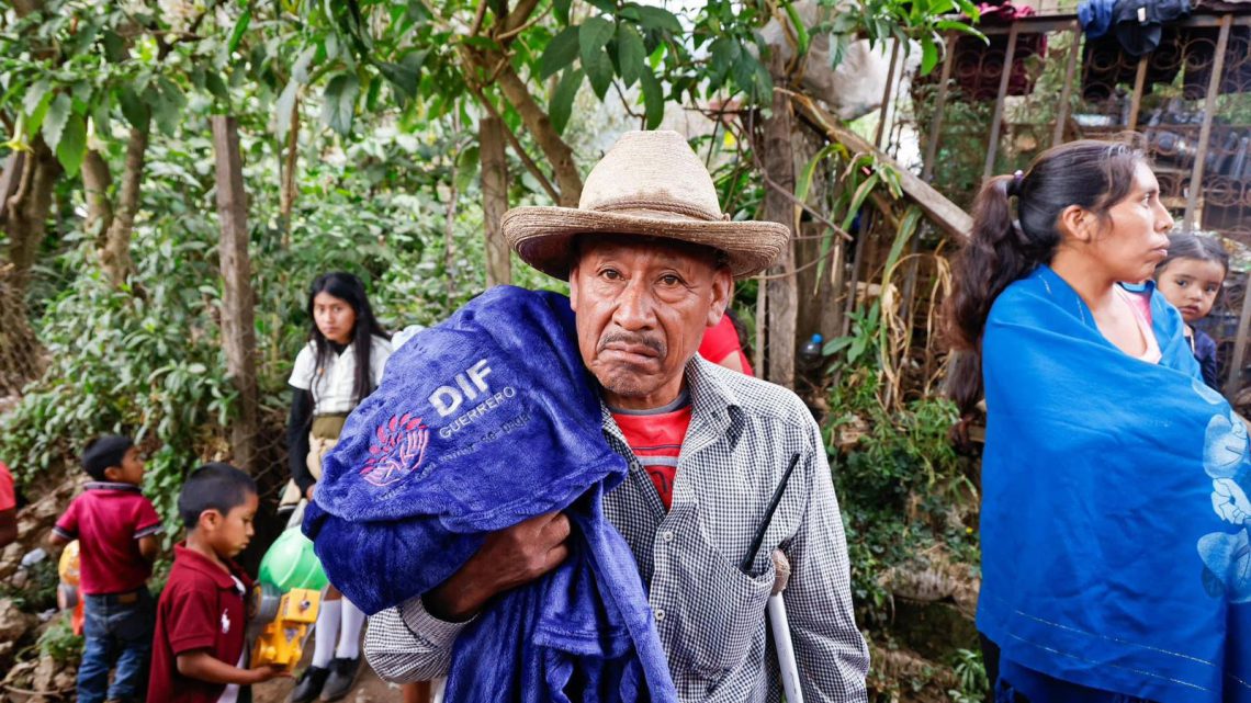 Lleva el DIF Guerrero el programa “Cobijando Guerrero” a la Comunidad de San Vicente