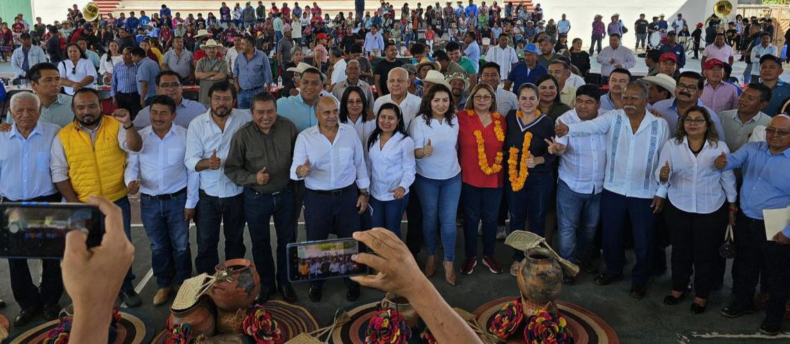 Ustedes son el motor que tenemos en la Montaña, les dice Manuel Añorve a militantes del PRI, PAN y PRD Ustedes son el motor que tenemos en la Montaña, les dice Manuel Añorve a militantes del PRI, PAN y PRD