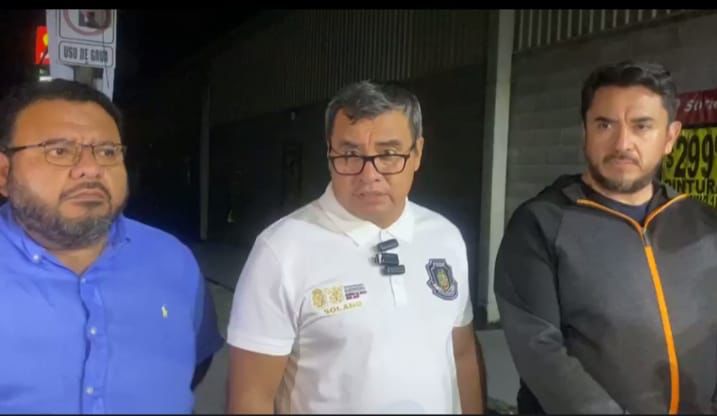 Confirman autoridades agresión contra elementos de seguridad y reporte de robo de camioneta donde viajaba normalista Confirman autoridades agresión contra elementos de seguridad y reporte de robo de camioneta donde viajaba normalista