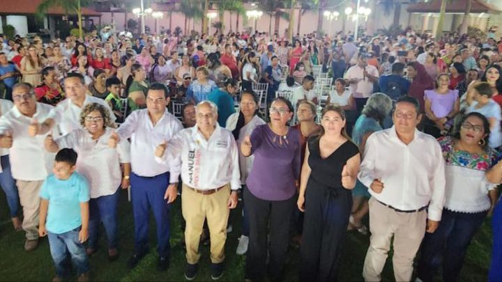 Éste es el ejército de mujeres que nos van a defender y a llevar al triunfo, asegura Manuel Añorve durante un encuentro con mujeres en Iguala