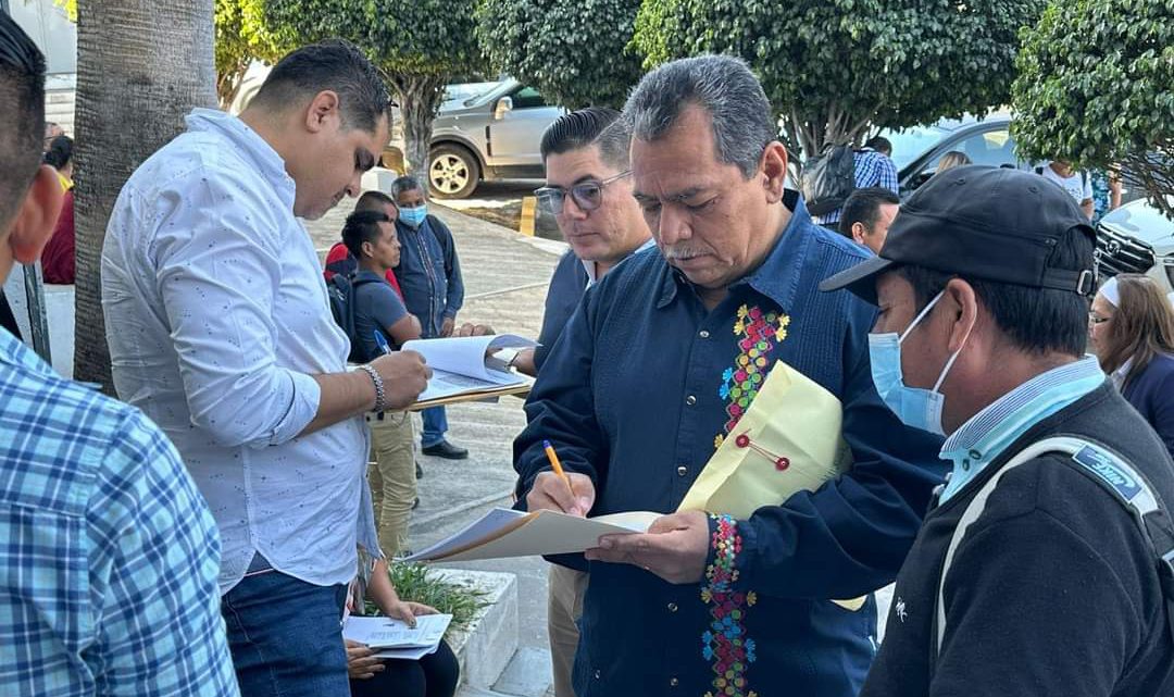 Con el acompañamiento de la Sección 14 del SNTE, avanza la entrega de nombramientos a docentes que participaron en procesos de USICAMM Con el acompañamiento de la Sección 14 del SNTE, avanza la entrega de nombramientos a docentes que participaron en procesos de USICAMM