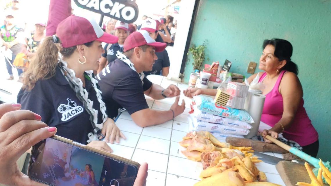 A ras de suelo y casa por casa arranca campaña Jacko Badillo