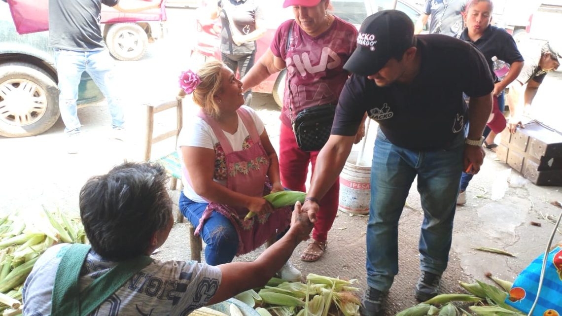 Contagian a Jacko Badillo de alegría en la Central de Abasto de Acapulco Contagian a Jacko Badillo de alegría en la Central de Abasto de Acapulco