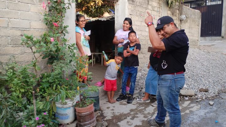 Abren las puertas de los hogares a Jacko Badillo en La Mica