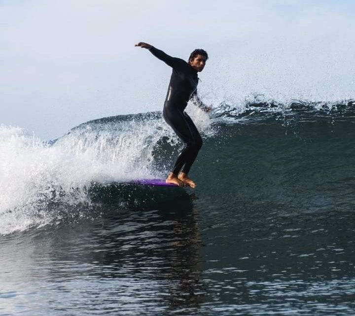 Destaca surfista del municipio de La Unión sin beca y sin apoyo de las autoridades