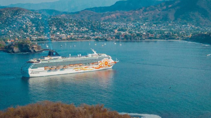 Arriba a Zihuatanejo el Norwegian Sun con 1,788 pasajeros y 897 tripulantes