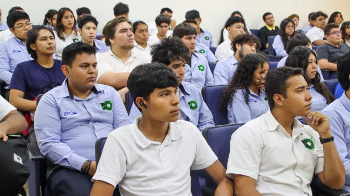Imparten conferencias a estudiantes del Instituto Tecnológico de la Costa Grande para potenciar habilidades a través del COCYTIEG