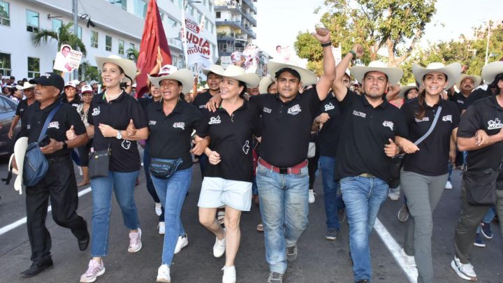 Inundan Jacko Badillo y los Pargos evento de Claudia Sheinbaum en Acapulco