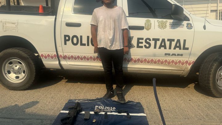 Policía Estatal detiene a sujeto con armas y asegura vehículo en Acapulco