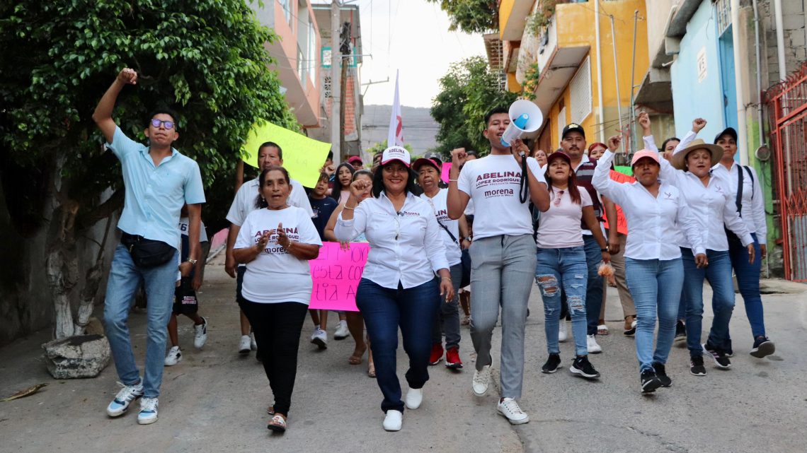 Reconocen vecinos de colonia Gustavo Díaz Ordaz, trabajo de Abelina López Rodríguez