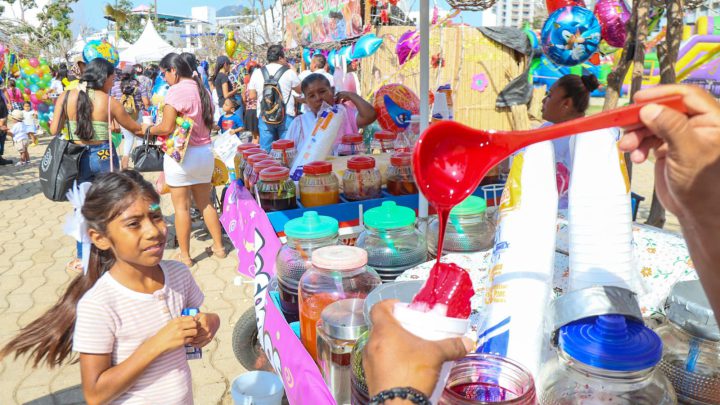Niñas y niños de Acapulco celebran su día en el Parque Papagayo, con una gran fiesta