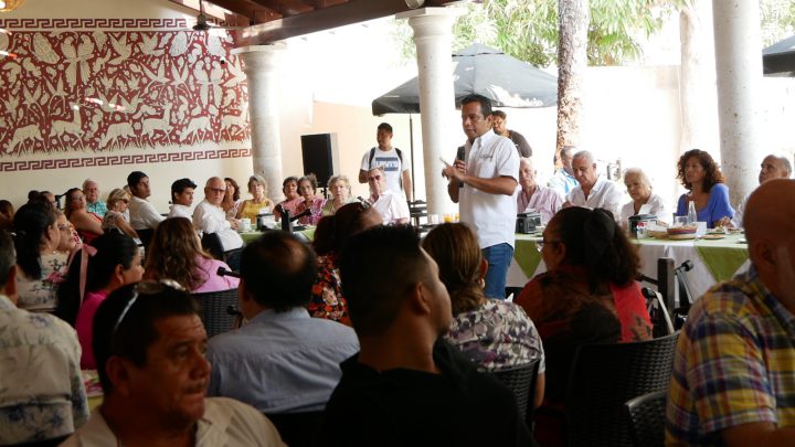 Recibe Granda muestras de respaldo de empresarios y turisteros de Acapulco