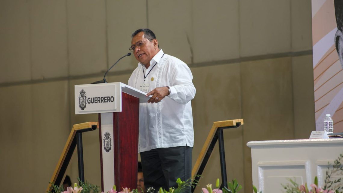 Reconocen SNTE y SEG a maestras y maestros con 30 y 40 años de servicio Reconocen SNTE y SEG a maestras y maestros con 30 y 40 años de servicio