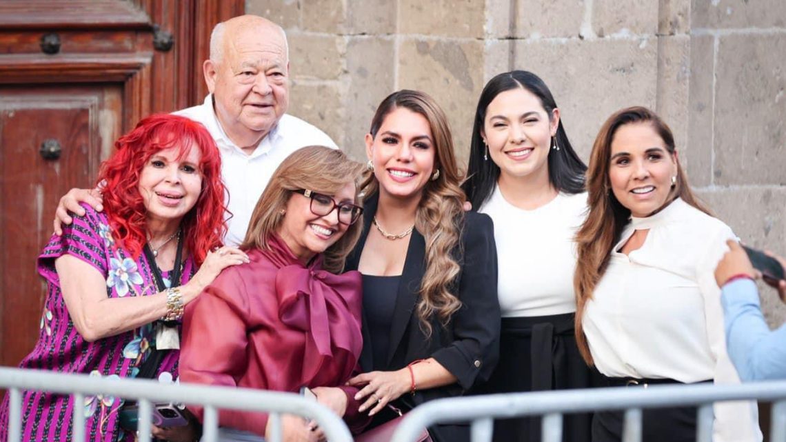 Asiste Evelyn Salgado a la reunión de evaluación sobre la federalización del programa IMSS-Bienestar en Palacio Nacional Asiste Evelyn Salgado a la reunión de evaluación sobre la federalización del programa IMSS-Bienestar en Palacio Nacional