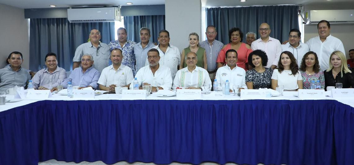 Camina Manuel Añorve la zona poniente de Acapulco, vecinos le abren las puertas de su casa para escuchar sus propuestas Camina Manuel Añorve la zona poniente de Acapulco, vecinos le abren las puertas de su casa para escuchar sus propuestas