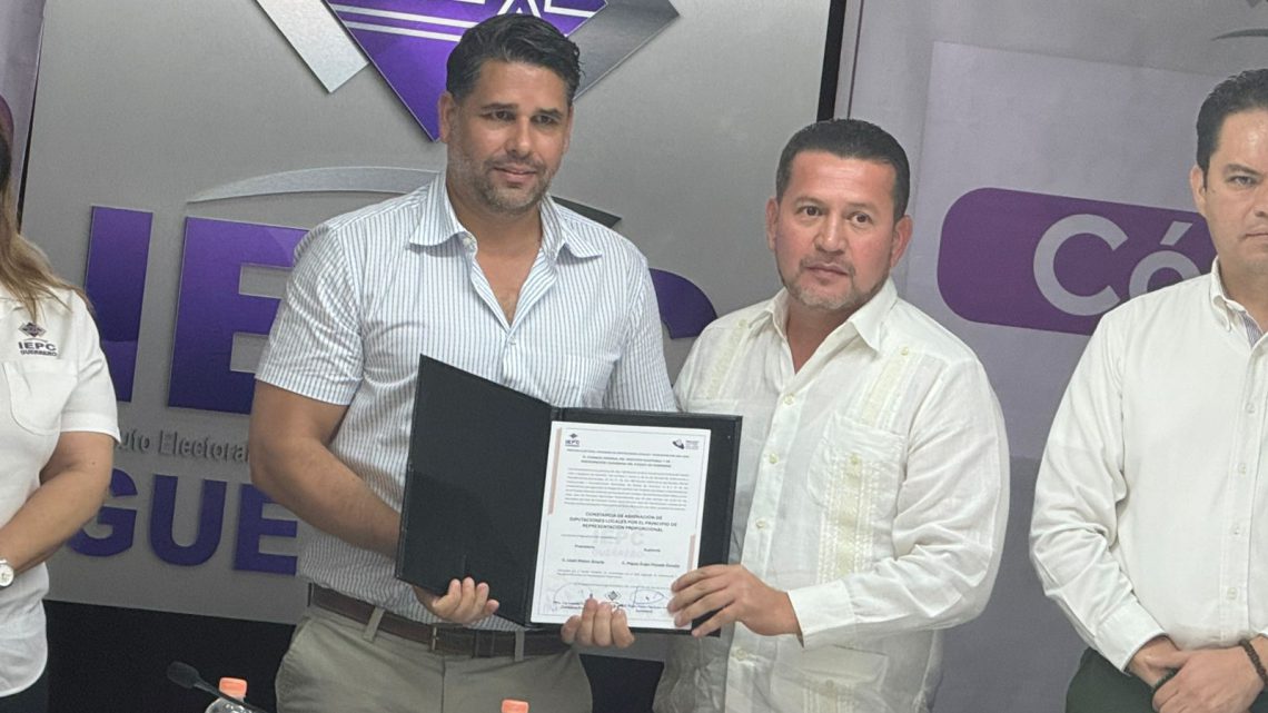 Entregan a Lloyd Walton Álvarez su constancia como diputado local Entregan a Lloyd Walton Álvarez su constancia como diputado local