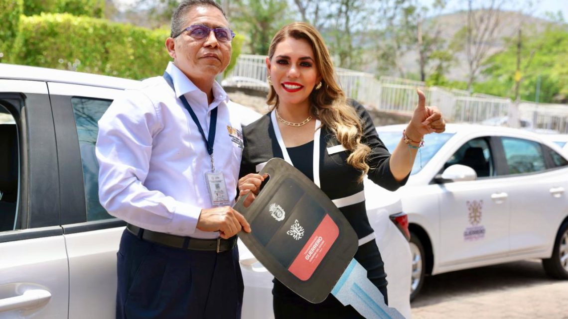 Entrega Evelyn Salgado equipamiento para la modernización del Sistema Estatal de Recaudación en Guerrero Entrega Evelyn Salgado equipamiento para la modernización del Sistema Estatal de Recaudación en Guerrero