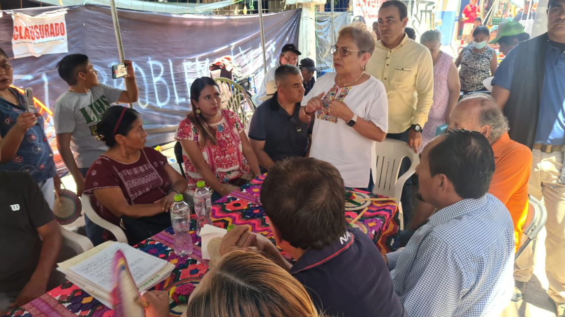 Busca SGG conciliar entre vecinos y ayuntamiento de Tlapa por disputa de plazuela Busca SGG conciliar entre vecinos y ayuntamiento de Tlapa por disputa de plazuela