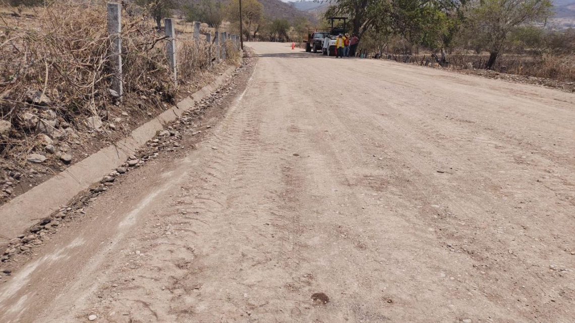 Rehabilita Cicaeg la carretera Paso Morelos–San Miguel de las Palmas en el municipio de Huitzuco Rehabilita Cicaeg la carretera Paso Morelos–San Miguel de las Palmas en el municipio de Huitzuco