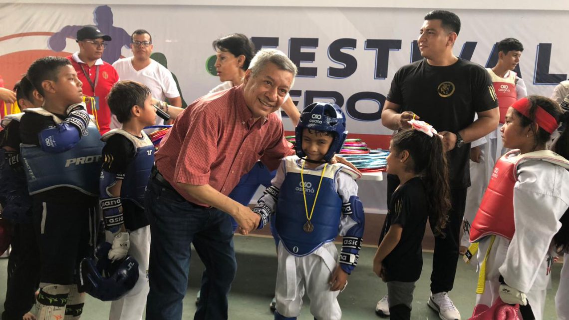 Instala SEG “Feria de Servicios” en Cd. Renacimiento de Acapulco Instala SEG “Feria de Servicios” en Cd. Renacimiento de Acapulco