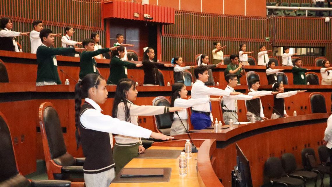 Alumnos participan en el XVI Parlamento Estudiantil “Los Adolescentes y la Cultura de la Legalidad” Alumnos participan en el XVI Parlamento Estudiantil “Los Adolescentes y la Cultura de la Legalidad”