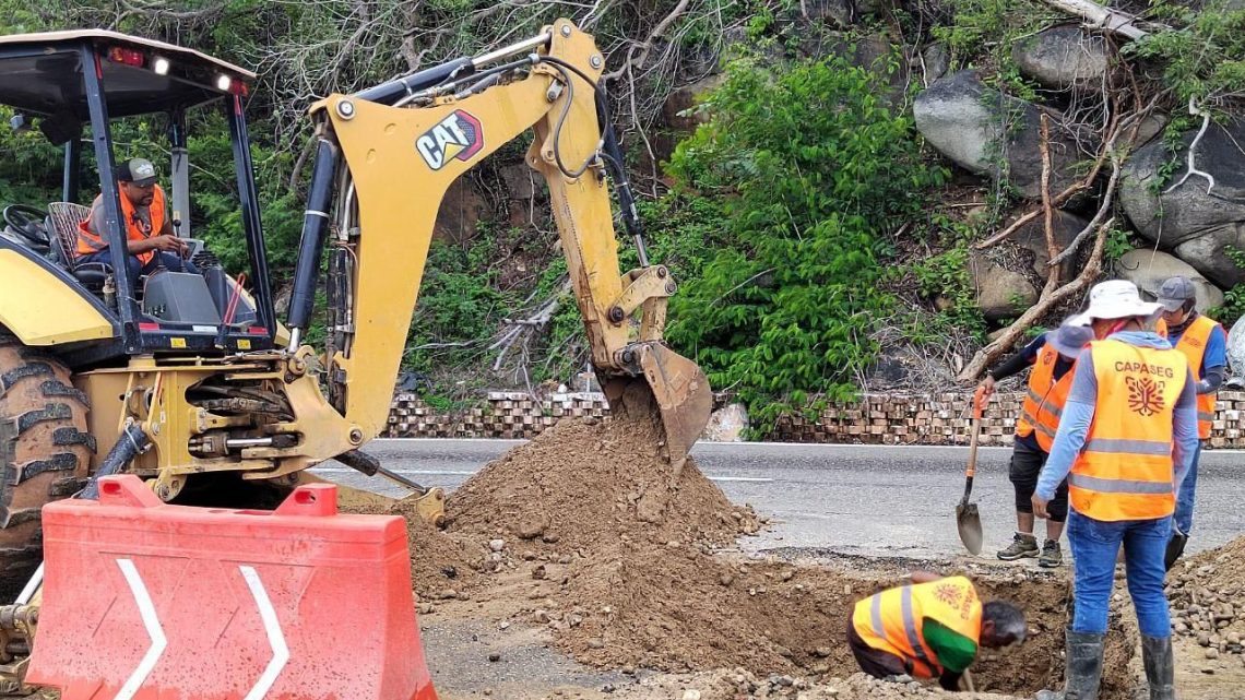 Atiende la administración de la gobernadora Evelyn Salgado fugas de la avenida Escénica y da mantenimiento a esta importante vía de Acapulco Atiende la administración de la gobernadora Evelyn Salgado fugas de la avenida Escénica y da mantenimiento a esta importante vía de Acapulco