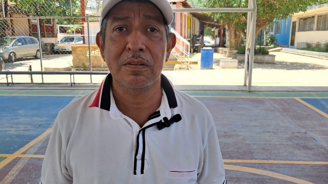 Siguen sin recibir el apoyo de las autoridades, damnificados por #Max en Tecpan Siguen sin recibir el apoyo de las autoridades, damnificados por #Max en Tecpan