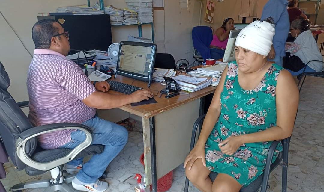 Acusan legalmente a funcionario del gobierno del estado por atropellar a una mujer y a sus hijas en Atoyac de Álvarez Acusan legalmente a funcionario del gobierno del estado por atropellar a una mujer y a sus hijas en Atoyac de Álvarez