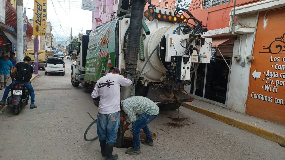 Coadyuva CAPASEG con el desazolve emergente en Tlapa Coadyuva CAPASEG con el desazolve emergente en Tlapa
