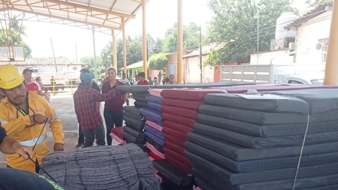 SGIRPCGRO brinda ayuda a 30 familias afectadas por el desbordamiento de dos arroyos en Tlalchapa SGIRPCGRO brinda ayuda a 30 familias afectadas por el desbordamiento de dos arroyos en Tlalchapa