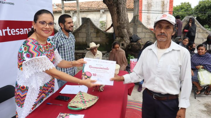 Entregan 23 premios del décimo Concurso Artesanal de Palma tejida de Tlamacazapa 2024: SEFODECO