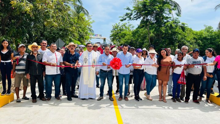 Inaugura CICAEG obra de rehabilitación de acceso carretero en Tecpan de Galeana