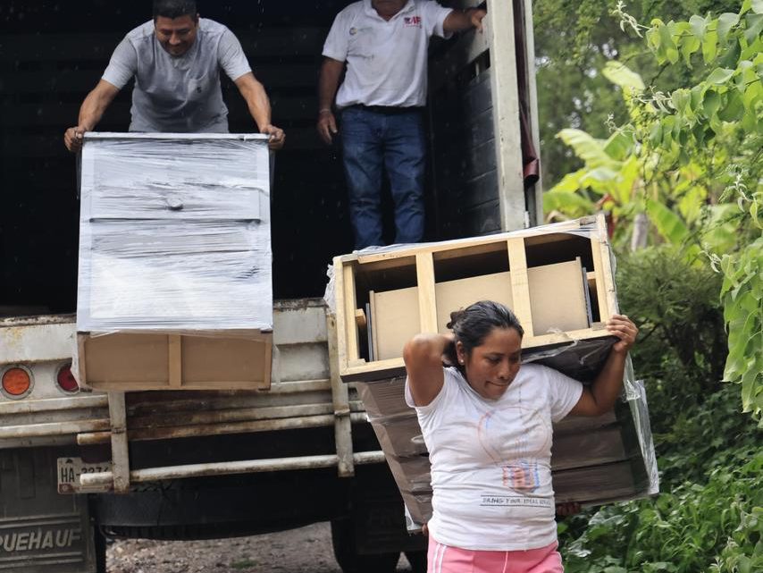 Entrega Liz Salgado Equipamiento al Jardín de Niños “Ignacio Allende” en Chilpancingo Entrega Liz Salgado Equipamiento al Jardín de Niños “Ignacio Allende” en Chilpancingo