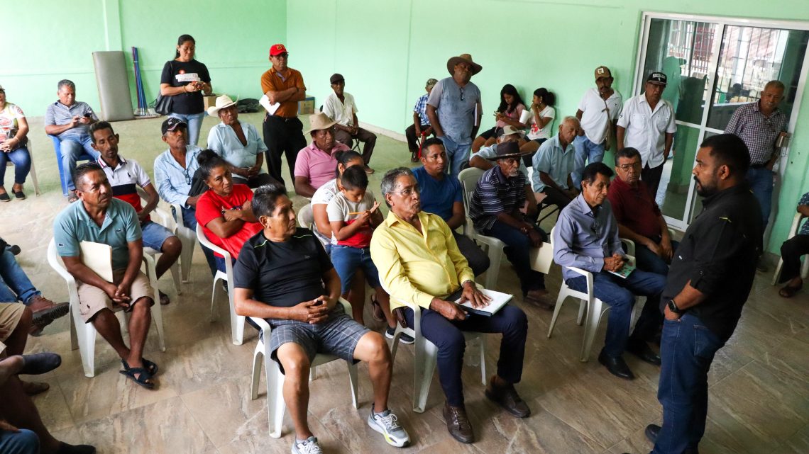 Atiende titular de Sagadegro, Alejandro Zepeda a pescadores y agricultores de Tres Palos Atiende titular de Sagadegro, Alejandro Zepeda a pescadores y agricultores de Tres Palos