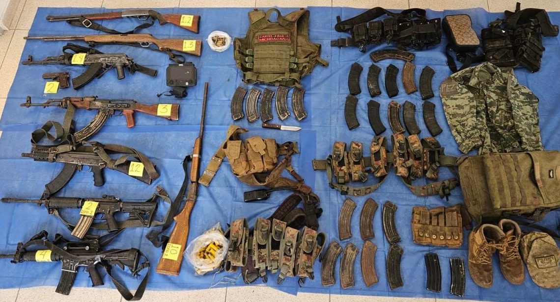 Ejército asegura armas y cartuchos en Teloloapan Ejército asegura armas y cartuchos en Teloloapan