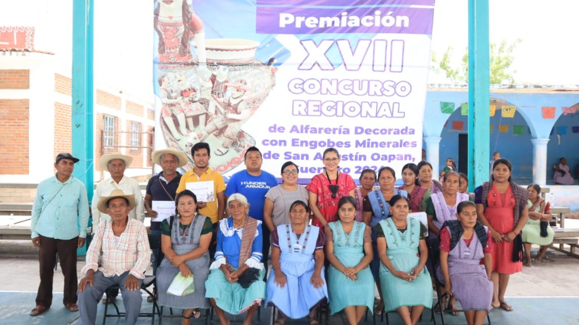 Reconoce y premia Evelyn Salgado a 19 artesanos de San Agustín Oapan en la región Norte Reconoce y premia Evelyn Salgado a 19 artesanos de San Agustín Oapan en la región Norte