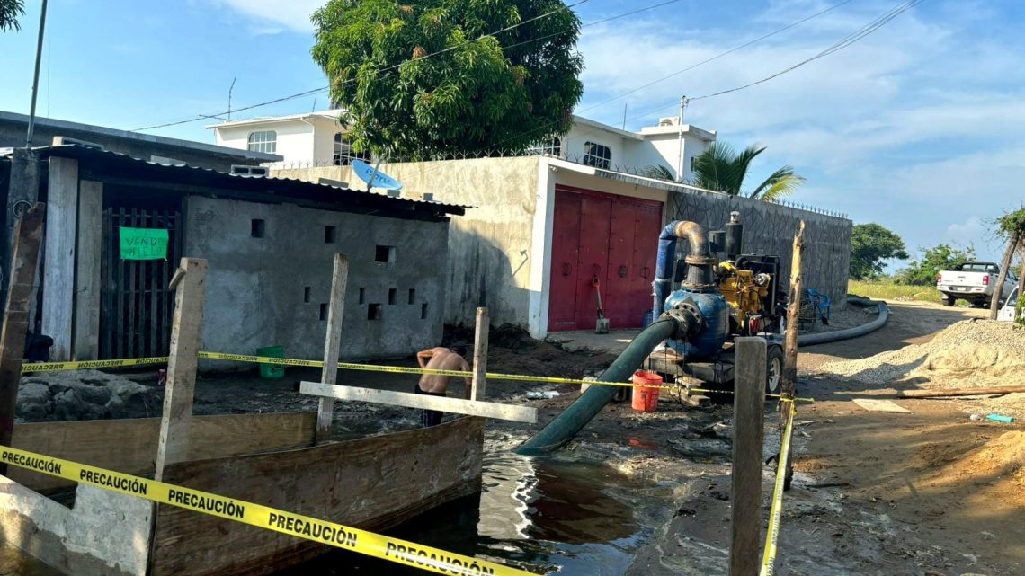 Avanza CAPASEG en el desazolve de drenajes y limpieza de vialidades en Acapulco Avanza CAPASEG en el desazolve de drenajes y limpieza de vialidades en Acapulco